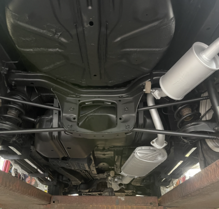 VỆ SINH GẦM TẠI HOÀNG THỊNH AUTO 
